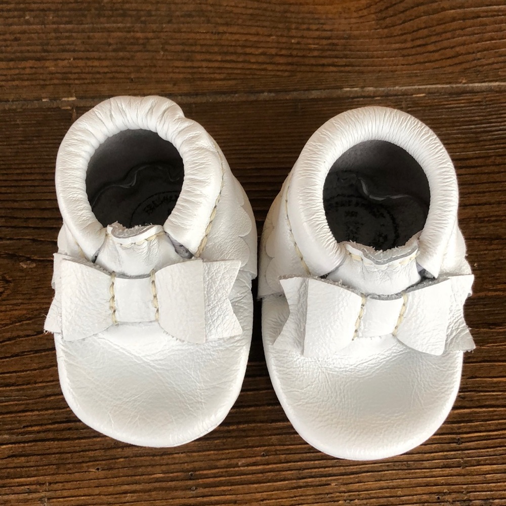 Freshly Picked Mocs size newborn/zero